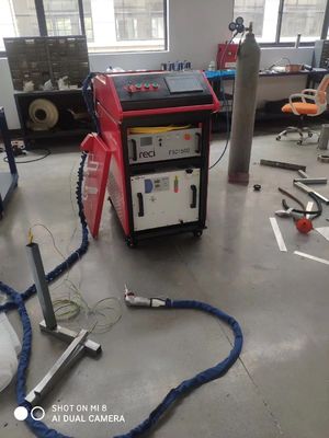 1000W 1500W 2000W 3000W φορητό φορητό συγκόλλημα λέιζερ ινών με ψύξη νερού RAYCUS