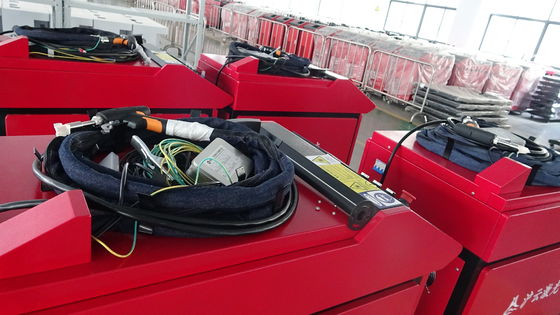 Φορητή χειροκίνητη συγκόλληση λέιζερ 1000W 1500W 2000W 3000W με ταχύτητα κοπής 100m/min