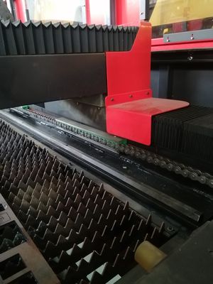 Μηχανή κοπής λέιζερ ινών μετάλλου 1000W 1500W 2000W 3000W Μοναδικό σχέδιο τραπεζιού