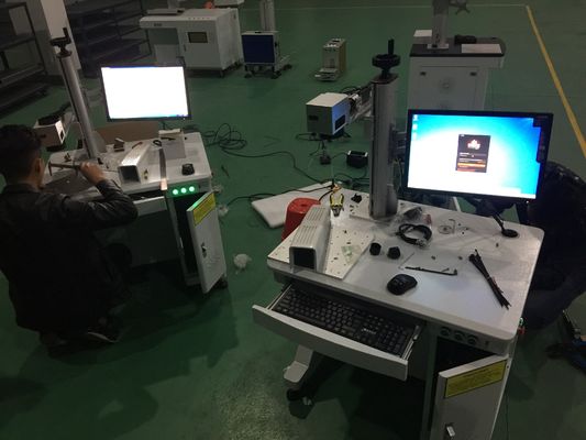 Σύστημα ελέγχου Cypcut 30W Μηχανή σήμανσης λέιζερ διαχωρισμένων ινών για χαρακτική μεταλλικών κοσμημάτων